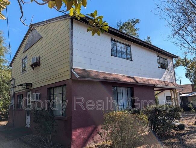 property at 3020 5th St