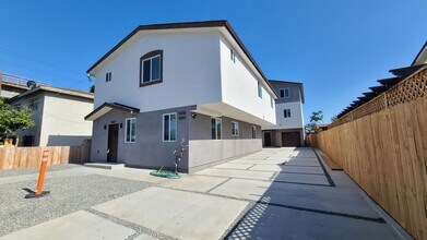 1658 E 60th St-Unit -60(1662F) in Los Angeles, CA - Building Photo - Building Photo