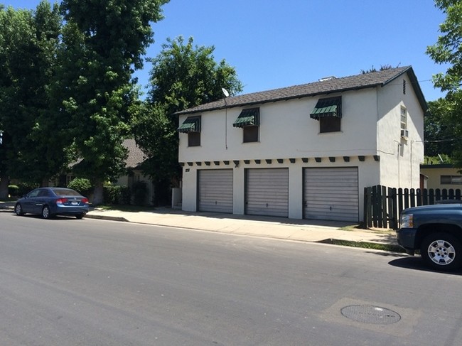 156 F St in Bakersfield, CA - Foto de edificio - Building Photo