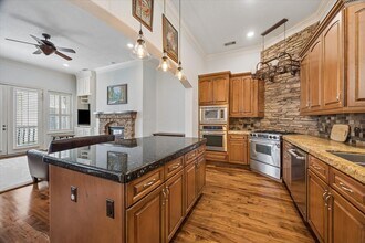 2128 Harold St in Houston, TX - Building Photo - Building Photo