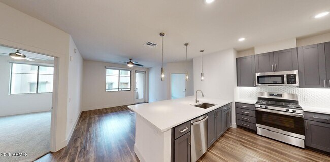 15501 N Dial Blvd in Scottsdale, AZ - Building Photo - Building Photo