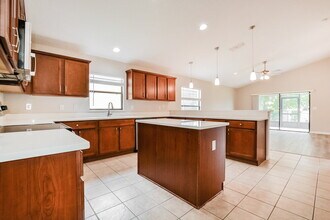 2119 Bexley Dr in Tavares, FL - Building Photo - Building Photo