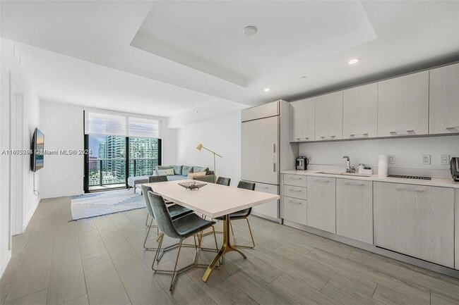 45 SW 9th St in Miami, FL - Building Photo - Building Photo