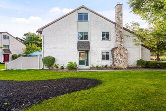 99 Thoreau Dr in Plainsboro, NJ - Building Photo - Building Photo