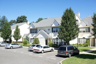 205 Centre Ct in Medford, NY - Building Photo - Building Photo