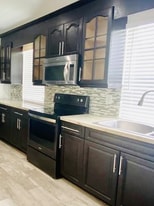 7452 SW 12th St in Miami, FL - Building Photo