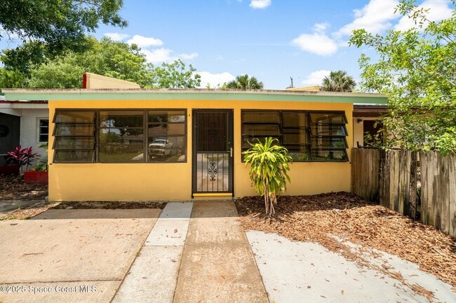property at 212 E Towne Pl