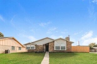 2718 Holy Cross Ln in Garland, TX - Building Photo