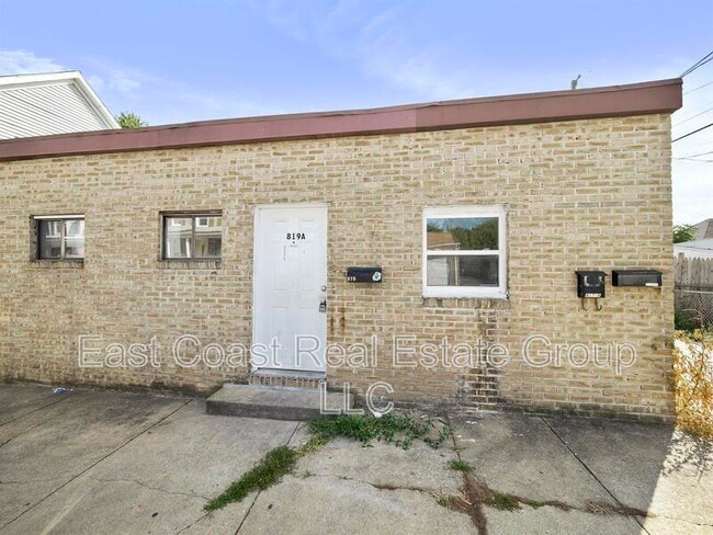 819 Dale St