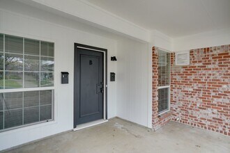 2103 Pompton Dr in Austin, TX - Building Photo - Building Photo