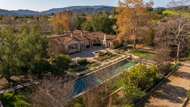 12969 Blue Heron Cir in Ojai, CA - Building Photo - Building Photo