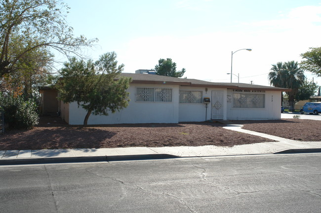 713 W Monroe Ave in Las Vegas, NV - Building Photo - Building Photo