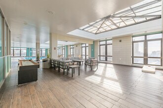 Garfield Tower Apartments in Cincinnati, OH - Building Photo - Interior Photo