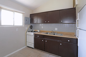 Neville Apartments in Akron, OH - Building Photo - Interior Photo