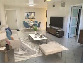 140 NE 19th Ct, Unit 101E in Wilton Manors, FL - Foto de edificio - Building Photo