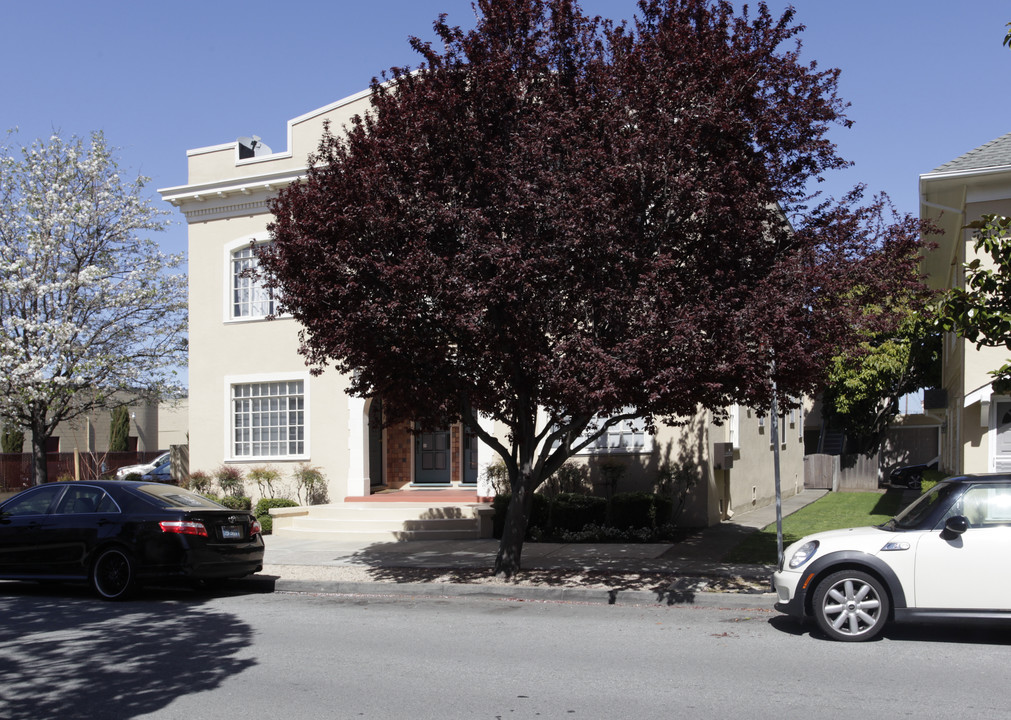 1136 Laguna Ave in Burlingame, CA - Foto de edificio