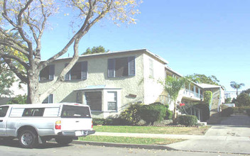 2472 Cedar Ave in Long Beach, CA - Building Photo - Building Photo