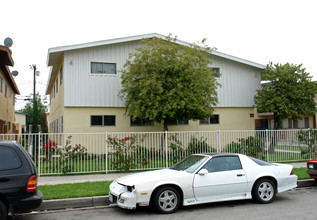 18042 Schoenborn St in Northridge, CA - Building Photo - Building Photo