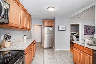 132 Emerson St, Unit 13 in Boston, MA - Building Photo - Building Photo