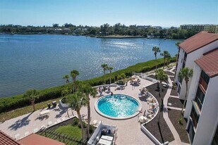 1624 Stickney Point Rd in Sarasota, FL - Building Photo