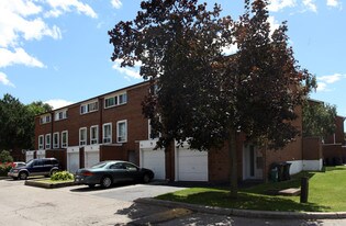 6421 Finch Ave W in Toronto, ON - Building Photo