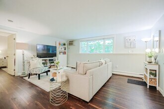 54 Jacqueline Rd in Waltham, MA - Building Photo - Building Photo