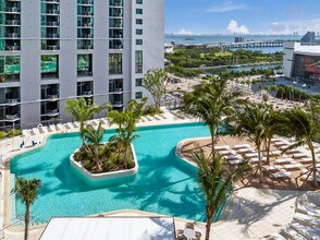 601 NE 1st Ave in Miami, FL - Building Photo - Building Photo