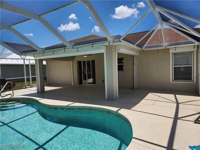 1023 NW 20th Terrace in Cape Coral, FL - Building Photo - Building Photo