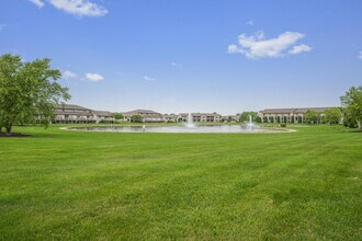 Waterford Heights in De Pere, WI - Foto de edificio - Building Photo