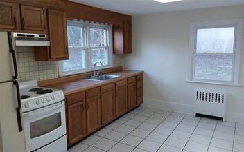 11 McElroy Pl in Monroe, NY - Building Photo - Building Photo