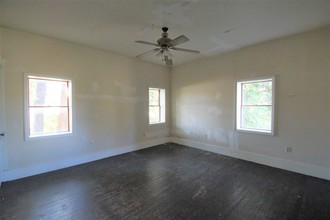 4544 Glenway Ave in Cincinnati, OH - Building Photo - Interior Photo