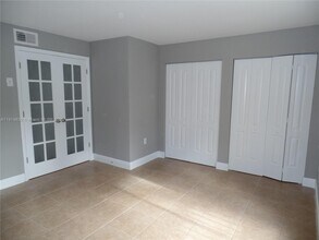 2405 NW 33rd St in Oakland Park, FL - Building Photo - Building Photo