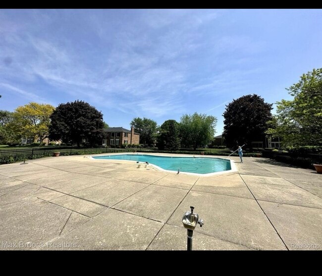 property at 468 Fox Hills Dr S