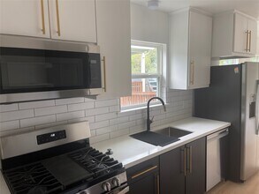 9434 Rhode Island St in Houston, TX - Building Photo - Building Photo