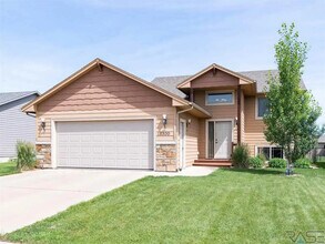 3300 E Brewster St in Sioux Falls, SD - Building Photo - Building Photo