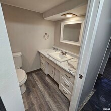 909 St Julian St in Pekin, IL - Building Photo - Building Photo