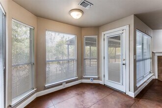 5718 McCarty Ln in Austin, TX - Building Photo - Building Photo
