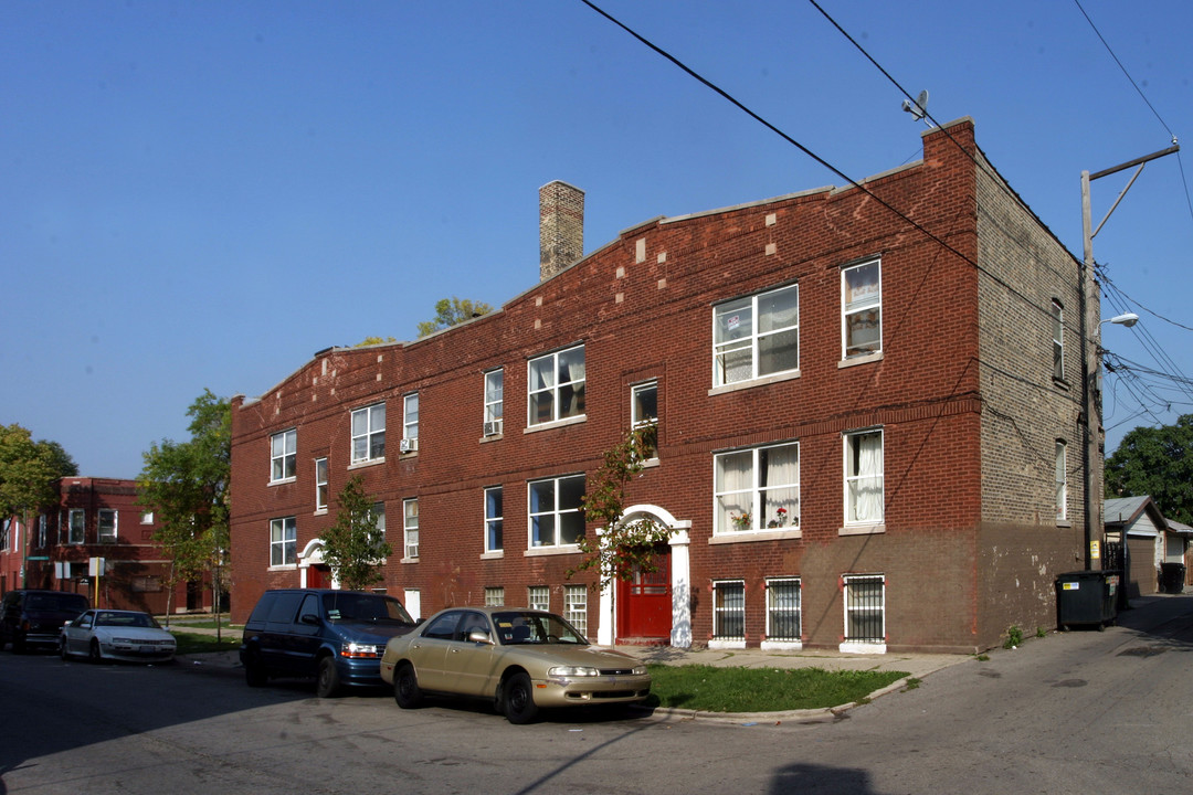 3914-3924 W Altgeld St in Chicago, IL - Building Photo