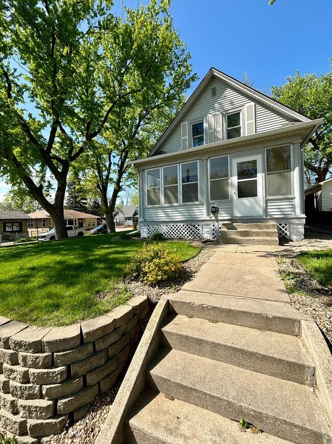 property at 4901 Glenn Ave