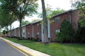 Oxford Heights in Neptune City, NJ - Foto de edificio - Building Photo