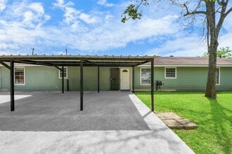 13710 Brownsville St in Houston, TX - Building Photo - Building Photo