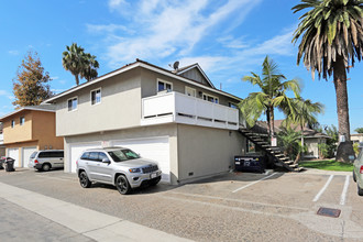 16542 Goldenwest St in Huntington Beach, CA - Building Photo - Building Photo