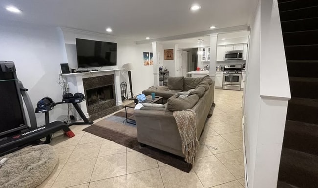 property at 1454 W Walton St