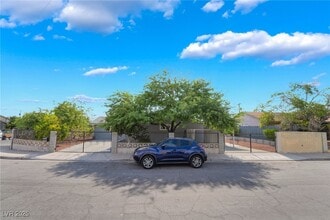 3209 Kings Way in Las Vegas, NV - Building Photo - Building Photo