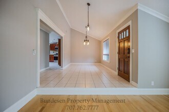 746 Bonnie Ave in Rohnert Park, CA - Building Photo - Building Photo