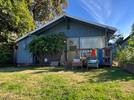 4808 SE Salmon St in Portland, OR - Building Photo