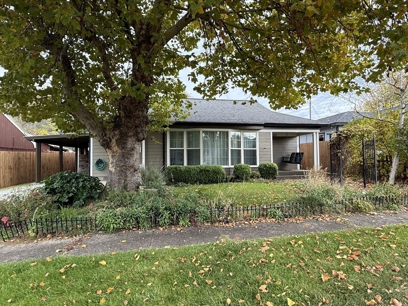 501 NE Broadway St in Myrtle Creek, OR - Building Photo