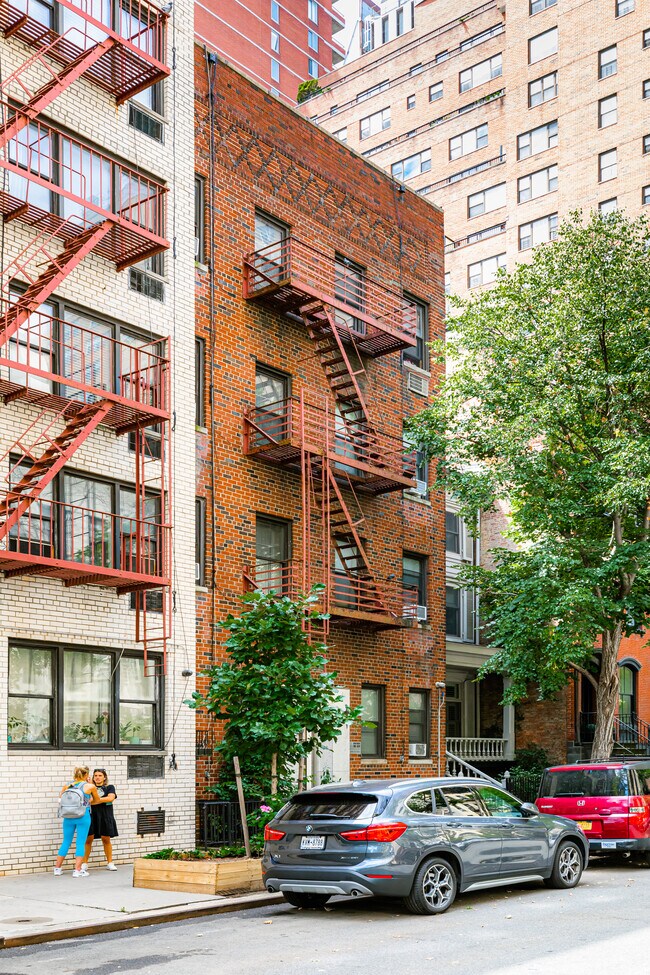 414 E 85th St in New York, NY - Building Photo - Building Photo
