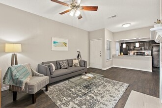 Summit at Westwood in Austin, TX - Foto de edificio - Building Photo