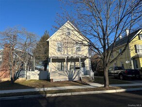 18 W Maple Ave in Suffern, NY - Building Photo - Building Photo